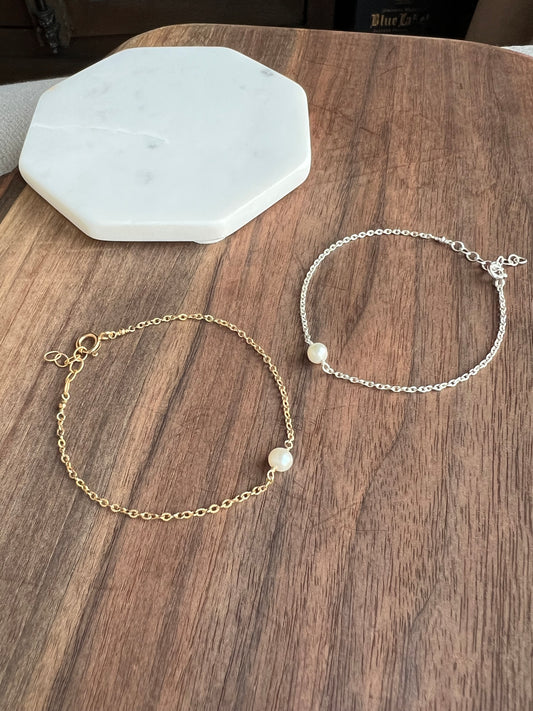 MINIMALIST PEARL BRACELET
