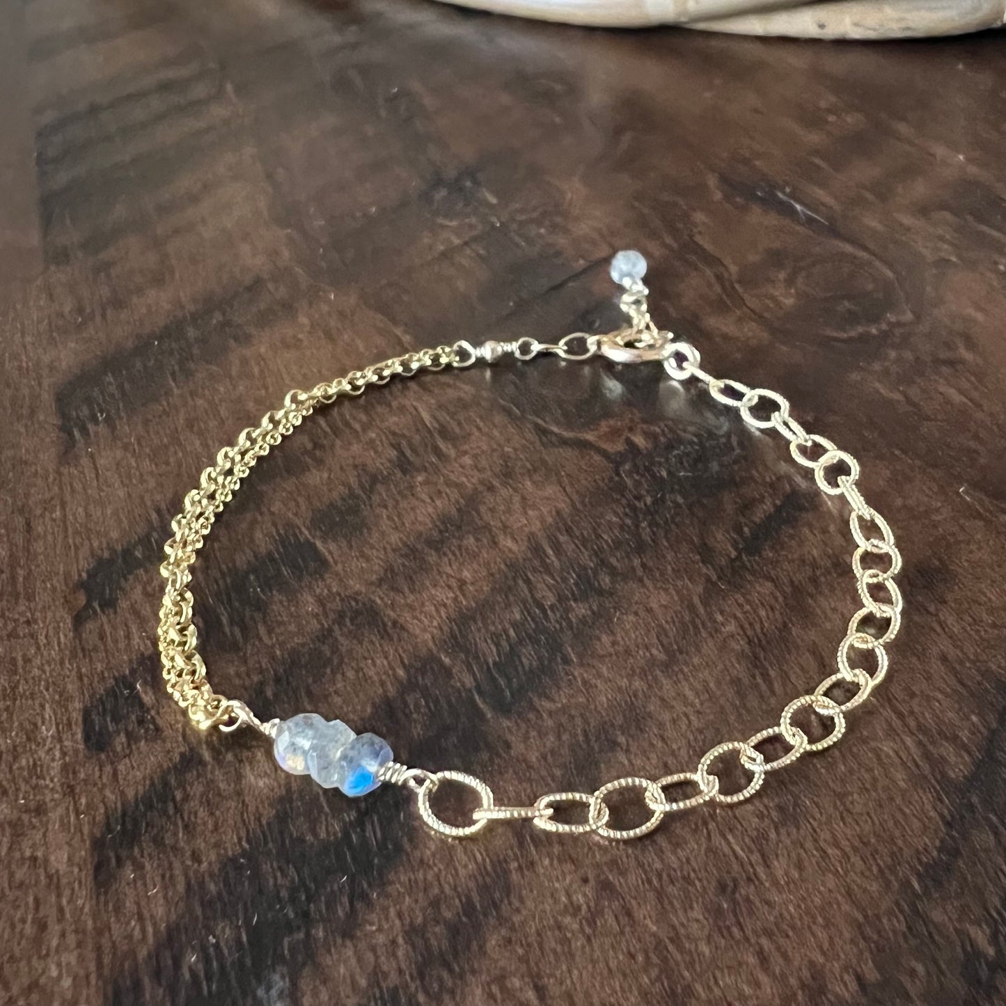 TEXTURED LABRADORITE BRACELET