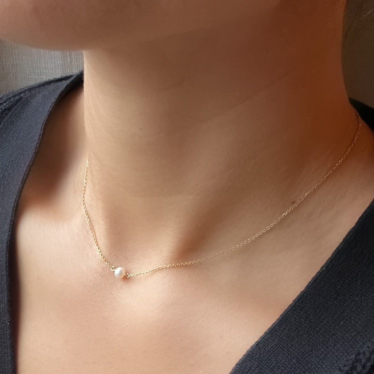 MINIMALIST PEARL NECKLACE
