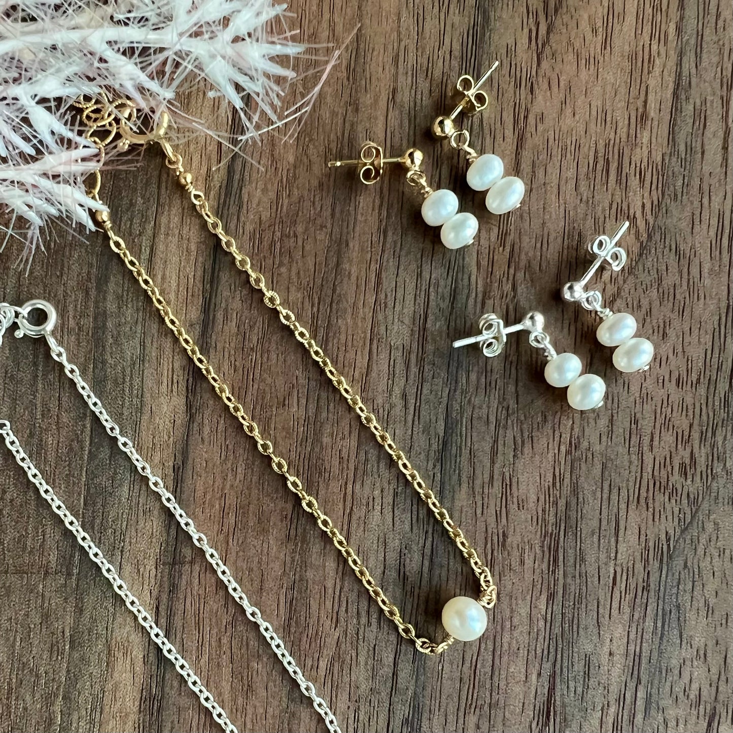 PEARL POST EARRINGS