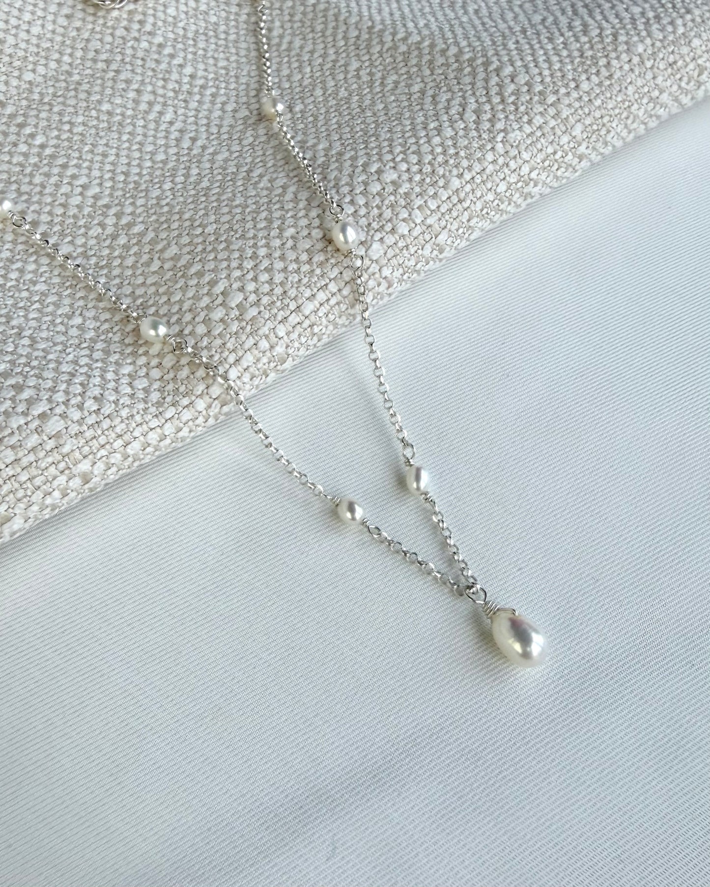 Delicate pearl necklace in sterling silver