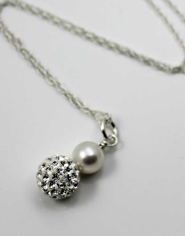SPARKLING PEARL NECKLACE